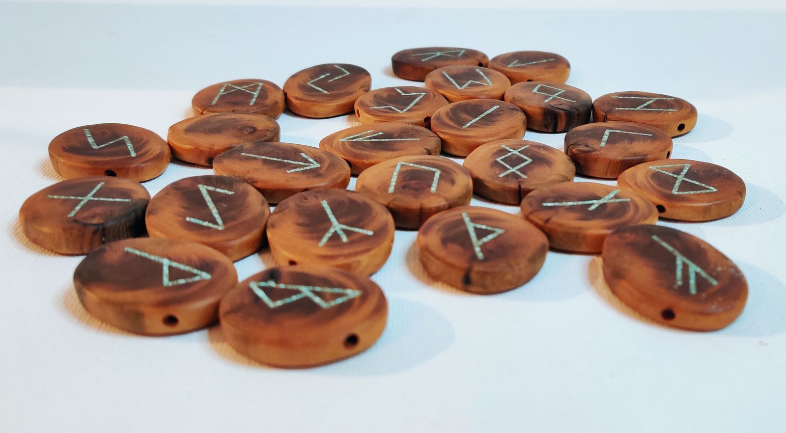 Eiben- Runenset mit blauem Türkis – Bild 3