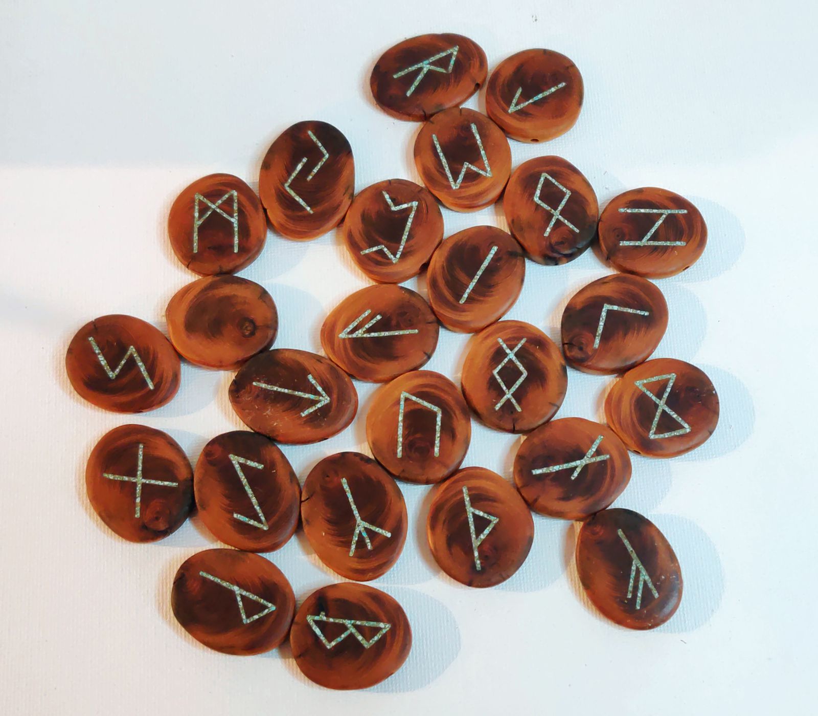 Eiben- Runenset mit blauem Türkis – Bild 5