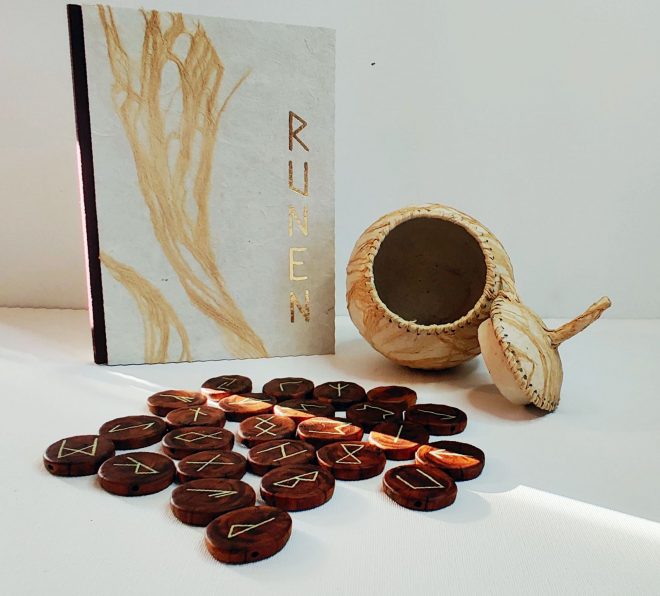 Eiben- Runenset mit grünem Türkis 1