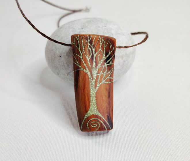 Eiben-Amulett mit Lebensbaum aus grünem Türkis